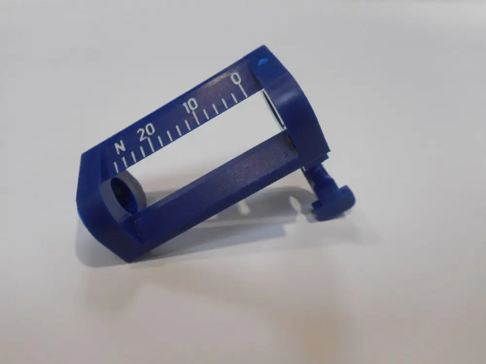 Blaues Messinstrument mit einer Skala von 0 bis 20, das von der Marke Remeha stammt. Es scheint zur Messung oder Anzeige von Werten ausgelegt zu sein.